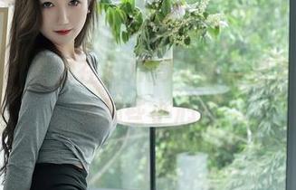 秀人网 – 美脚在KOKO可可的图库里，分享那些小心心