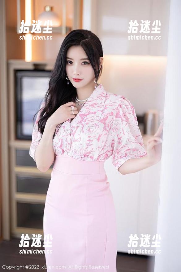 秀人网 - 奈沐子在线，制服作品里透露出的校园气息真让人无奈。