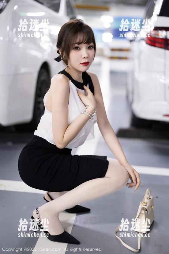 秀人网-轩轩王子 秀人网 - 轩轩王子万圣节写真,别被装扮骗了,真正的戏是在这一页翻开的