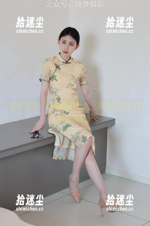 绮梦摄影 – 子涵的办公室，私拍里的忙碌与虹彩交织