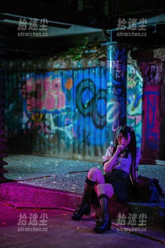 落落Raku的作品集，谁说魅魔只能在午夜出现？