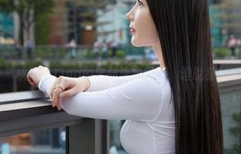 蜜桃社 – 桃乃香Tina的定制泳衣图集，谁说身材带不动？