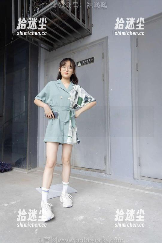 袜啵啵 - 精选苏苏夏日图集：明明在流汗，却要假装优雅