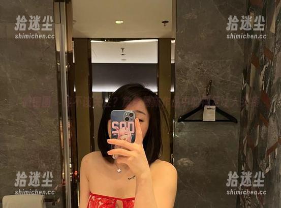 微密圈 - 该不该关注？詹詹最新作品中的裸足让人头疼