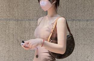 微密圈 – 看，陈妮妮UNI的黑色镂空在无圣光里找到了自己