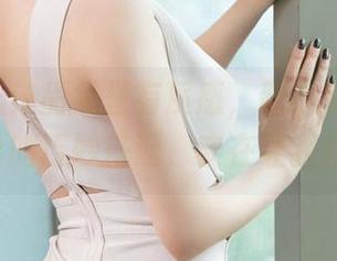 青豆客 – 作品集里有质感，歆小兔chobits与白丝的巧妙搭配，实在让我犹豫不定