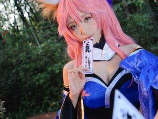 青青子Js与死库水的纸上写真展，让人恍如隔世，甚至忘了水的温度…