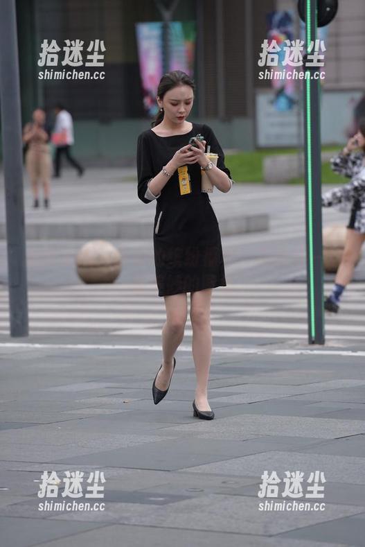魔镜街拍-婷婷 魔镜街拍 - 婷婷的缤纷福利:寒风中一丝丝美妙的图集