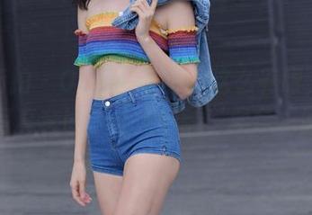 魔镜街拍 – OL的日常也能这么养眼，婷婷黑丝写真套图，让人呐喊‘紧急求医’！