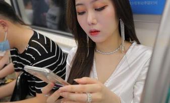 魔镜街拍 – 粉裙销售主管的办公室：图集分享，看婷婷的变身过程！