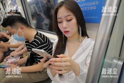 魔镜街拍 - 粉裙销售主管的办公室：图集分享，看婷婷的变身过程！